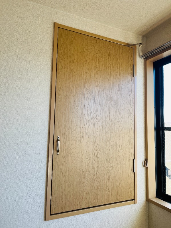 洋室収納（2F玄関側）